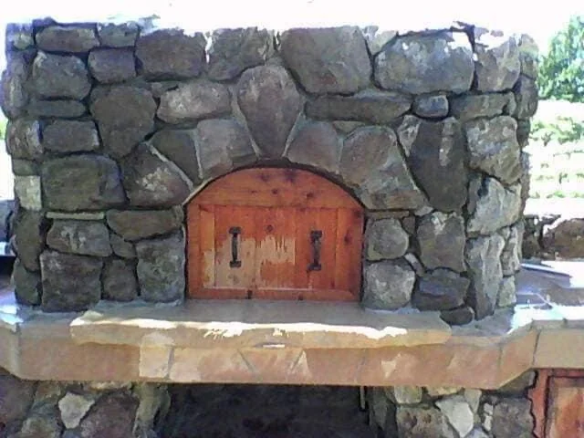 Pizza ovens — photograph 1