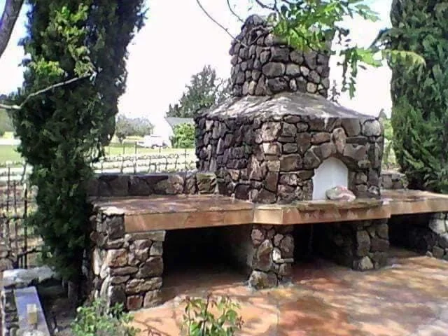 Pizza ovens — photograph 2