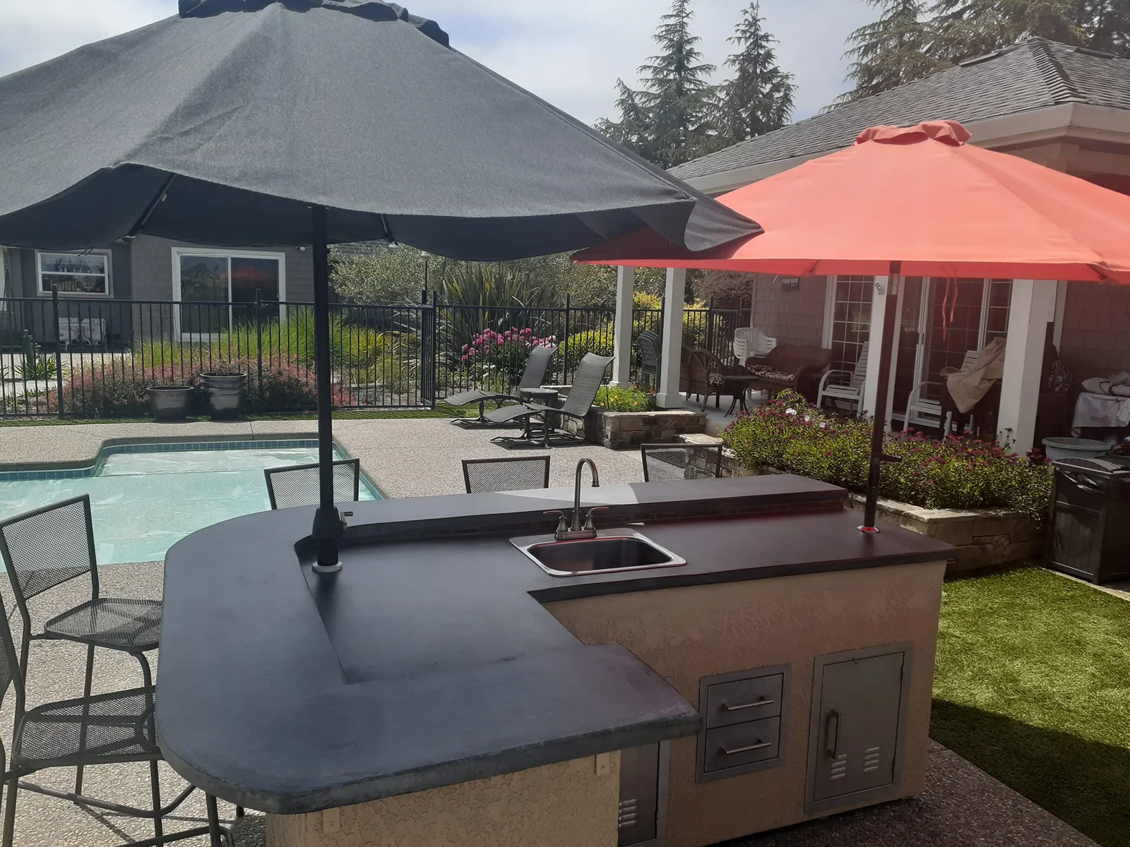 Outdoor kitchens — photograph 9