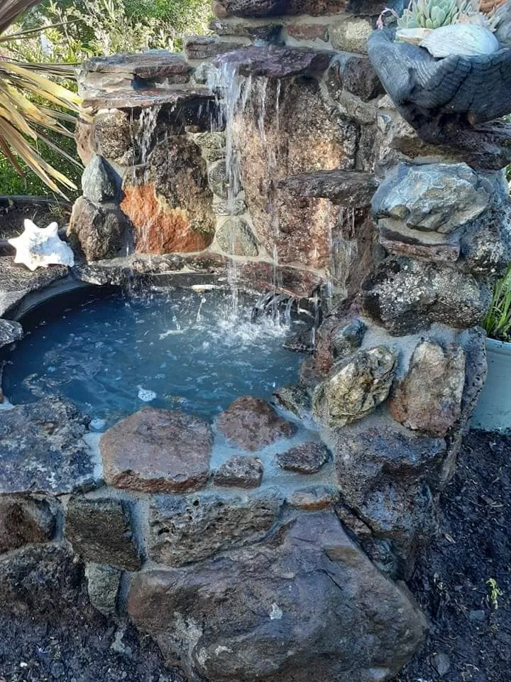 Pools & water features — photograph 12