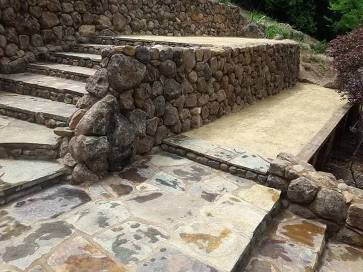 Retaining walls — photograph 19