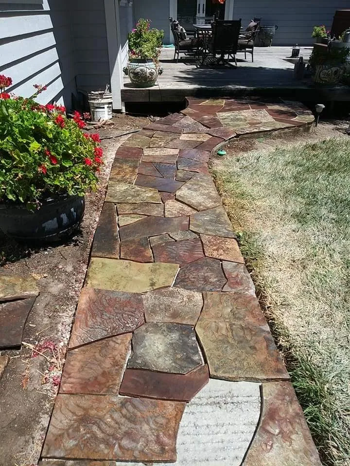 Walkways & driveways — photograph 11