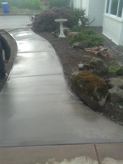 Walkways & driveways — photograph 13